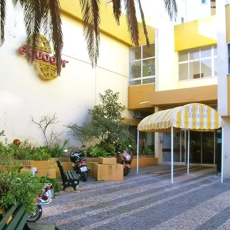 Light Equador קסקאיס